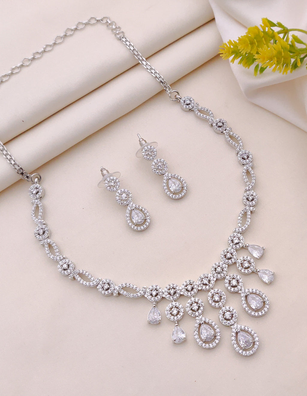 Avery Necklace