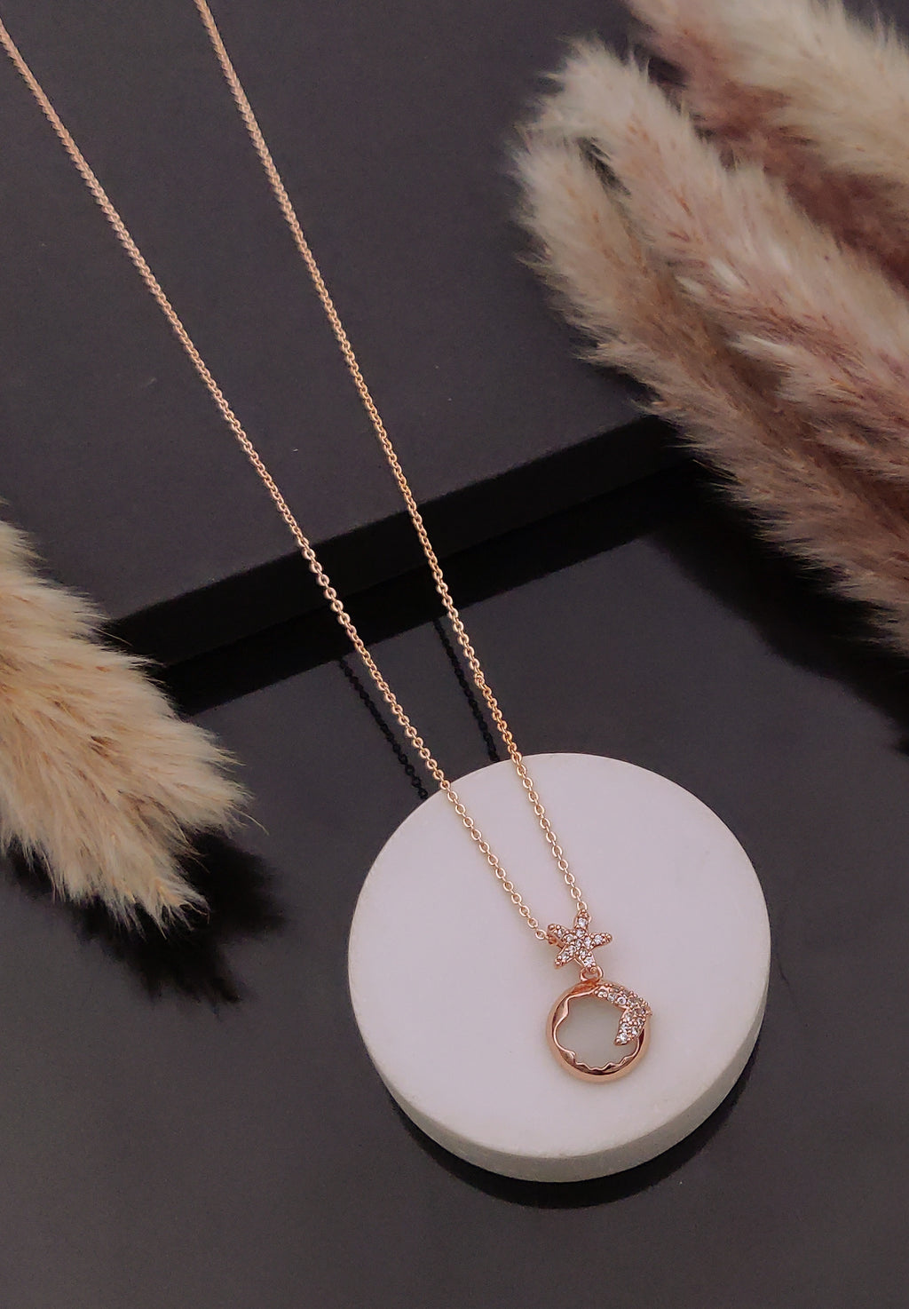 Crystal round pendant