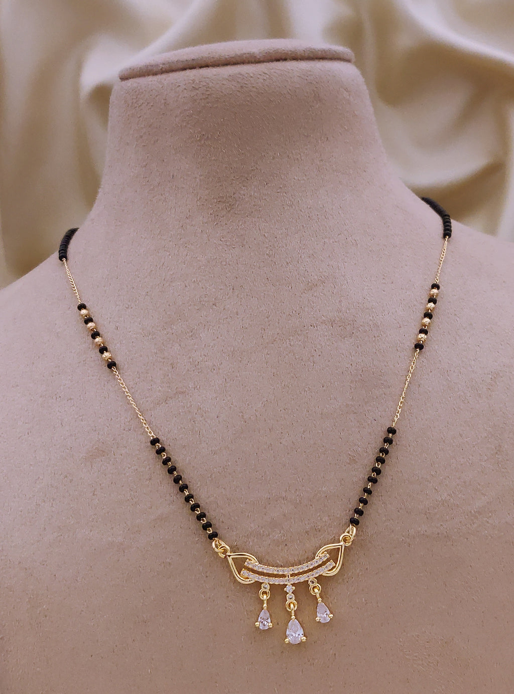 Vedika  Mangalsutra White